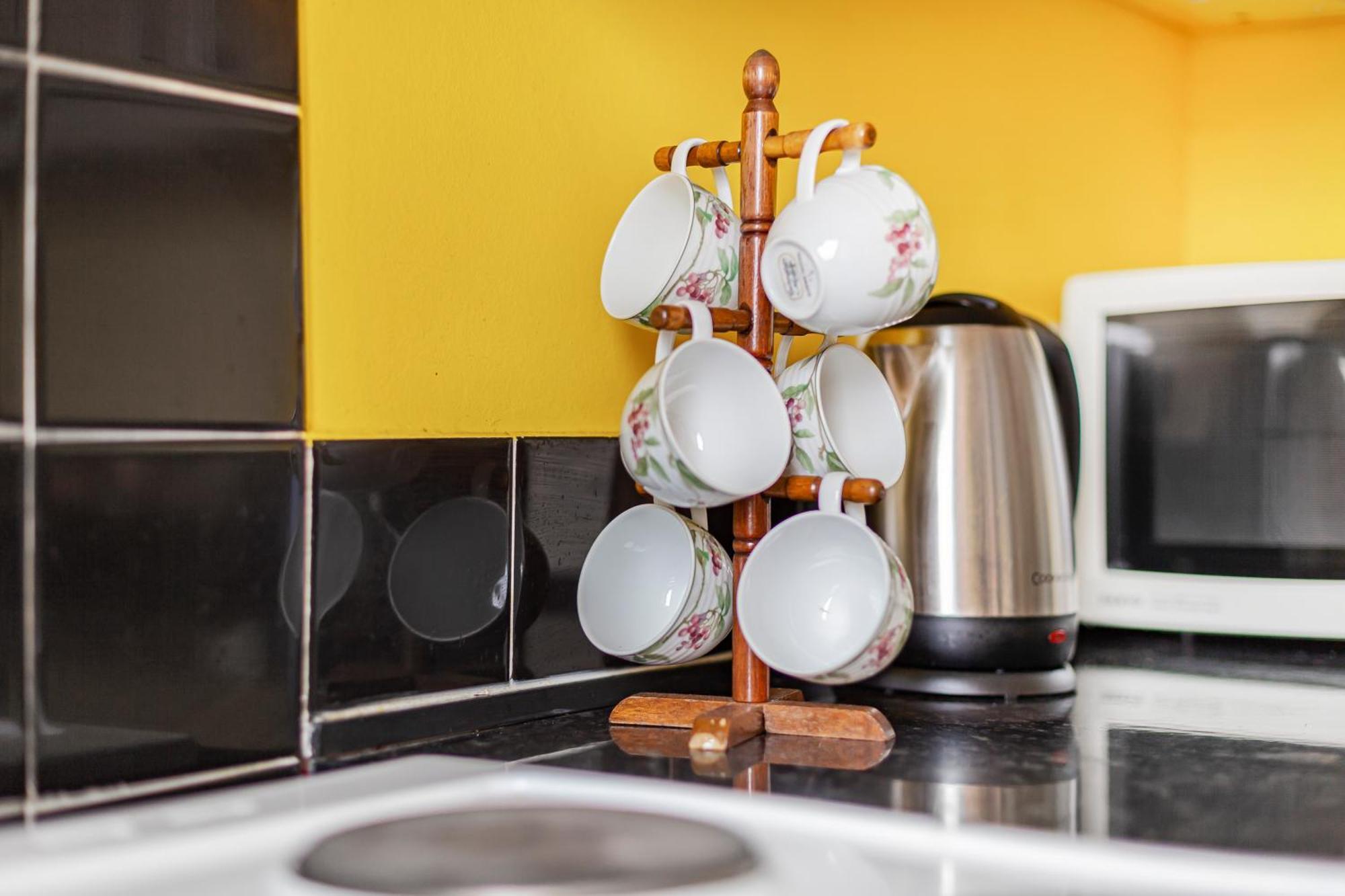 Elegant 1Br Flat With Balcony & City View, Walworth Londra Dış mekan fotoğraf